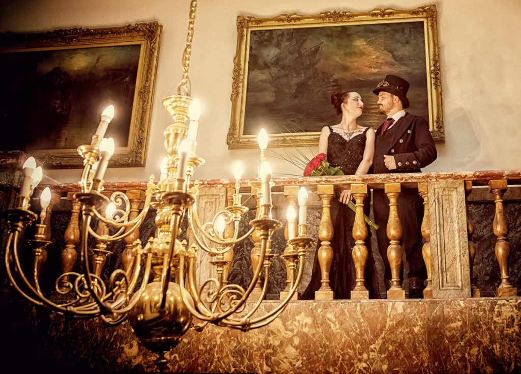 Steam-punk-wedding-and-chandelier-London-1024x735-1 (listing)
