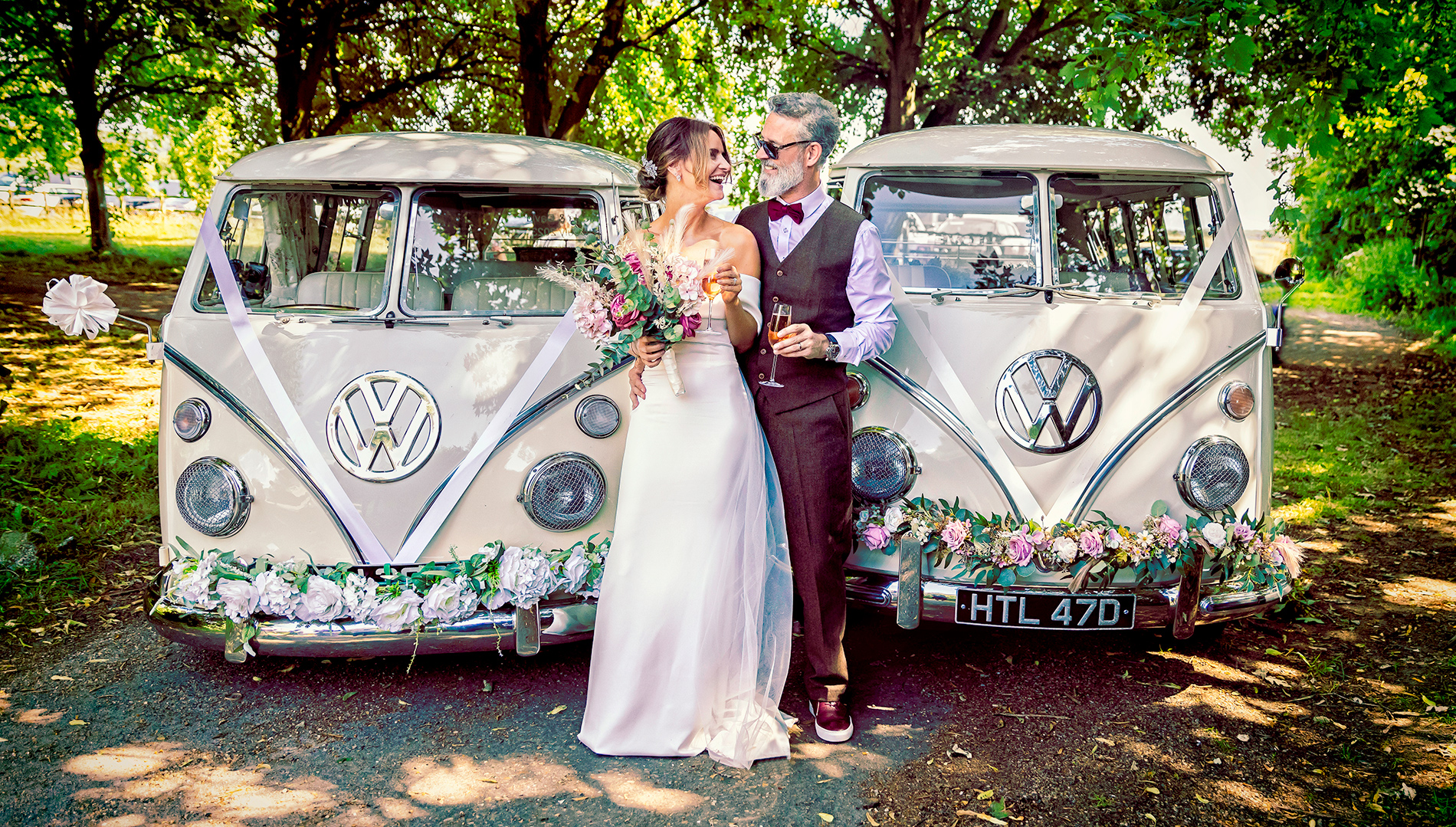 Keywords: Wedding photographer, duo. (listing)