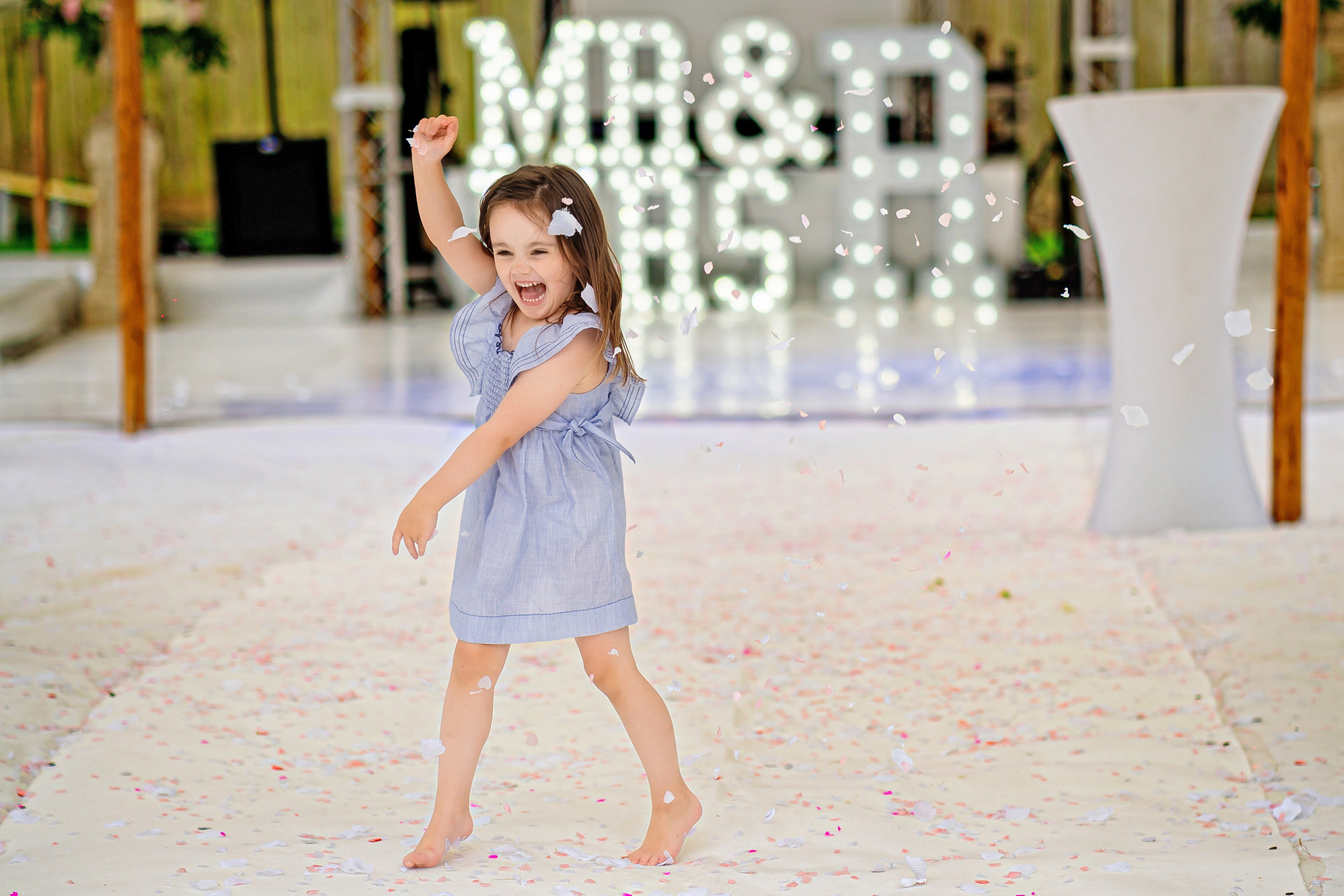 Mr &amp; Mrs confetti hire a cheap wedding photographer in London. (listing)