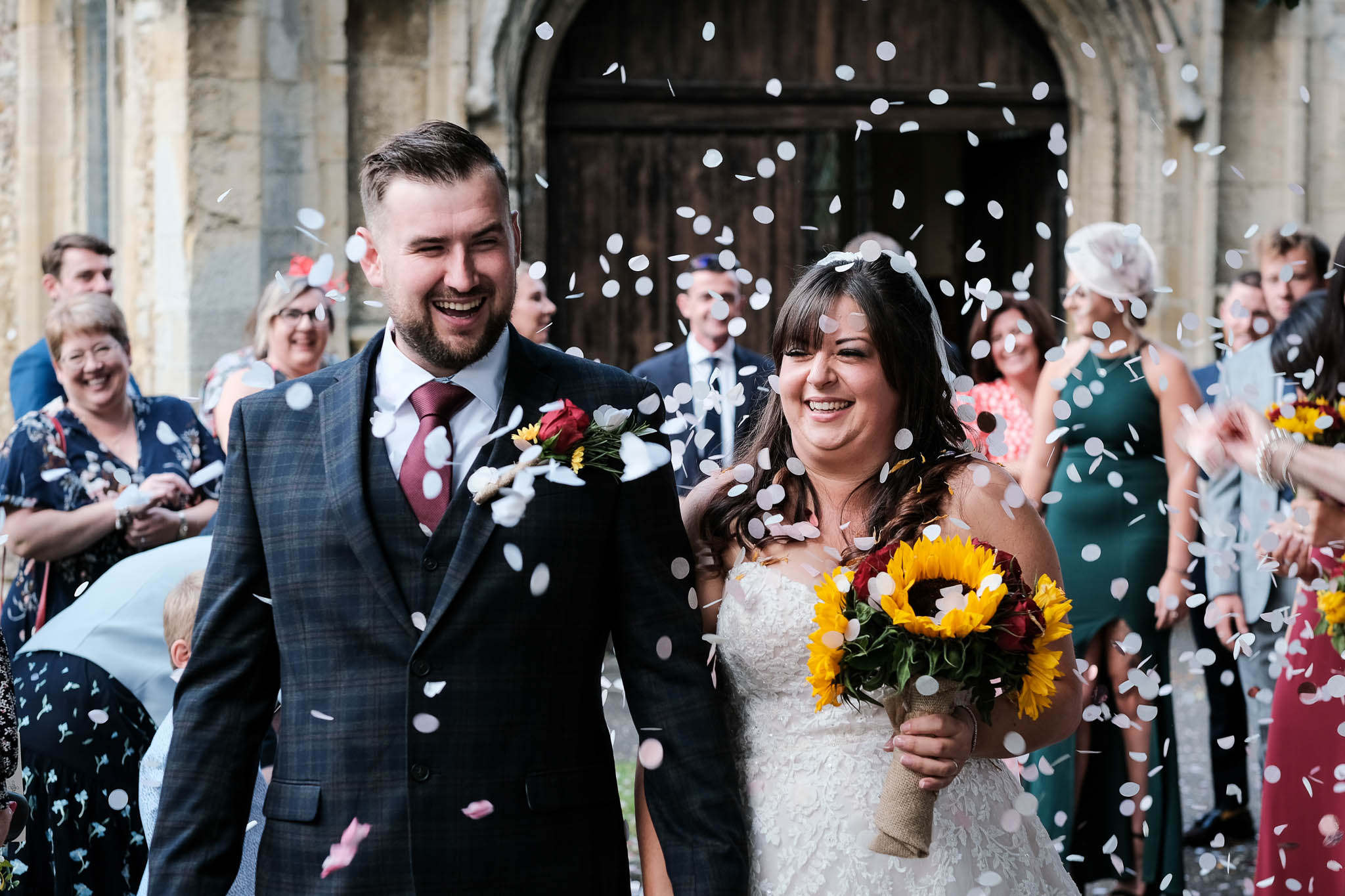 confetti-godmanchester-church-wedding (listing)