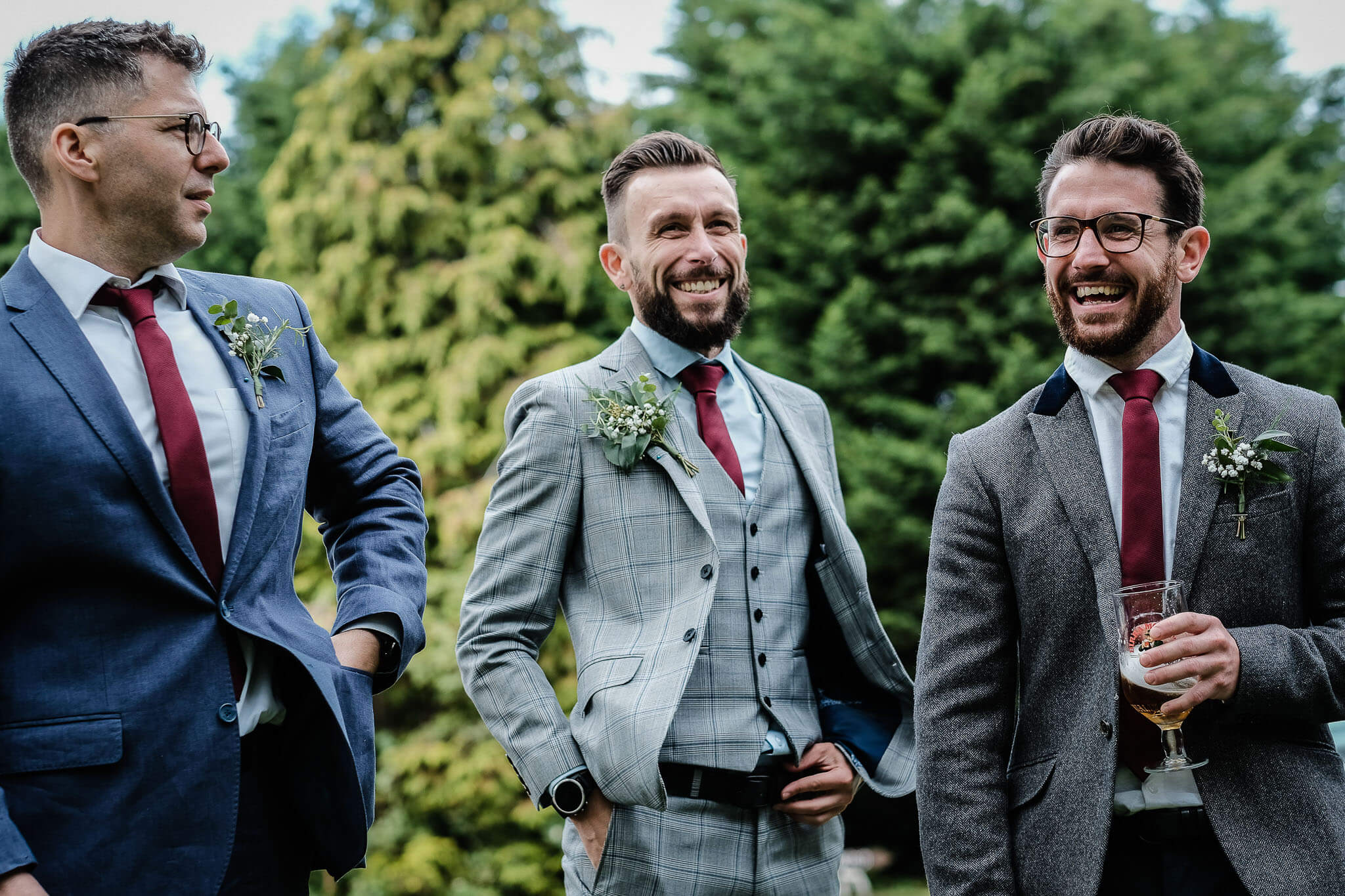 groomsmen-laughing-cambs-wedding (listing)
